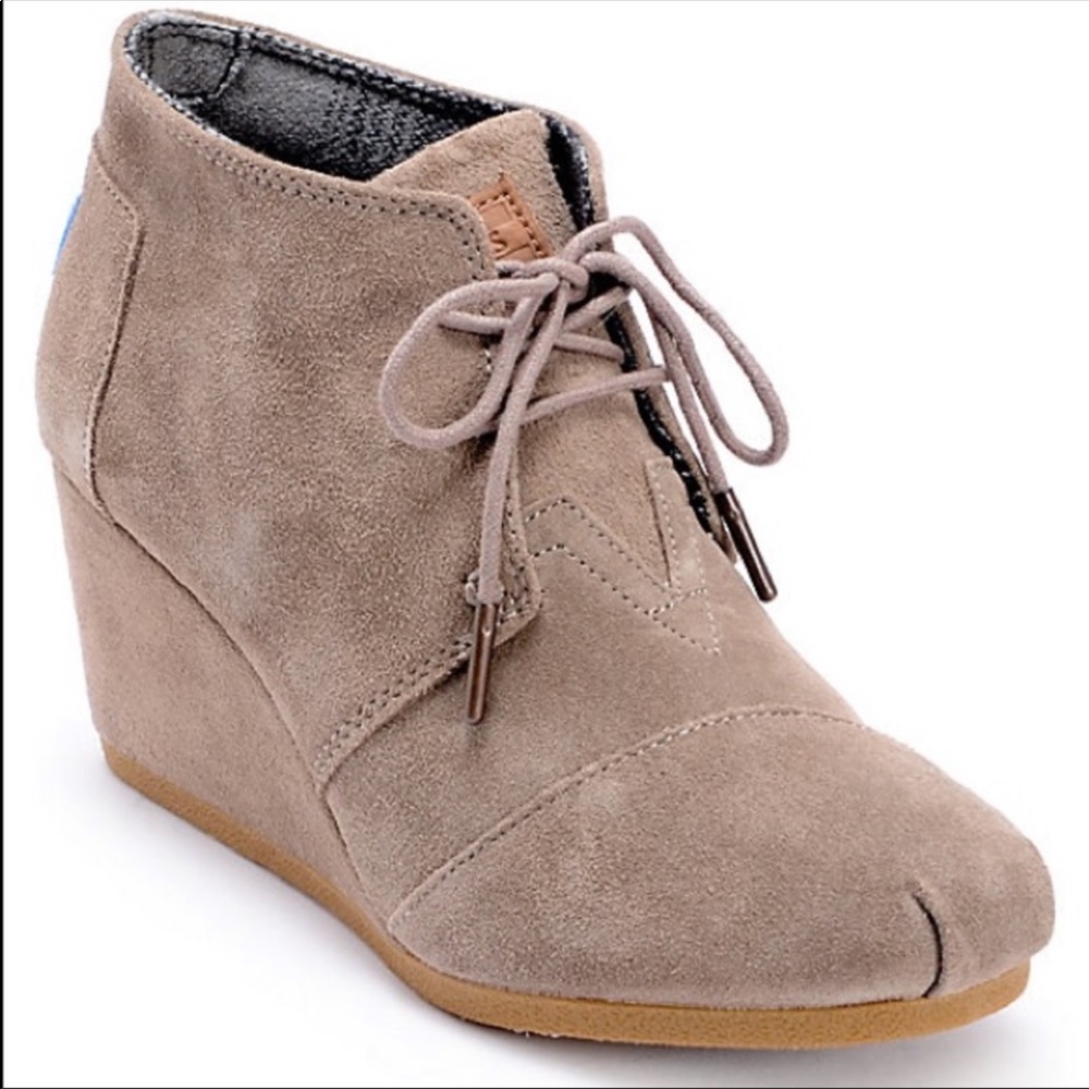 TOM’s desert taupe lace up wedge heel round toe ankle booties Size 7 - Picture 9 of 9